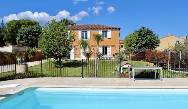 Air-conditioned Provencal Bastide - 6 bedrooms -12 beds - Private swimming pool