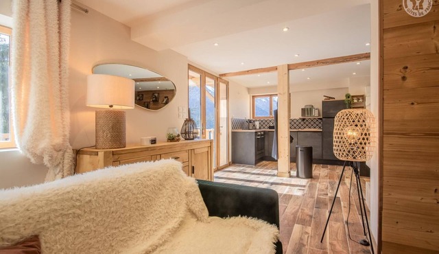 Au Cœur de la Vallée du Beaufortain, "petit Tyrol" Savoyard, le Gîte est Situé à Seulement 15 km des