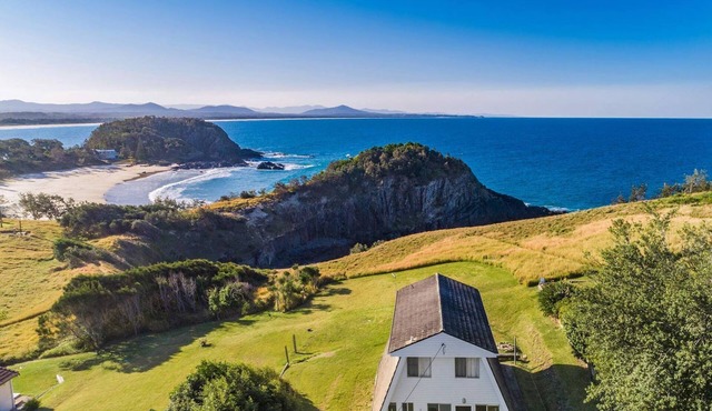 A Frame - 3 bedroom beachfront home