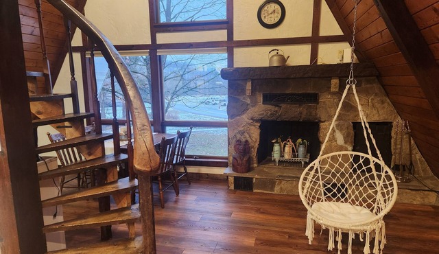 A- Frame Adventures - Cozy Chalet that borders Crooked Creek Lake Park.