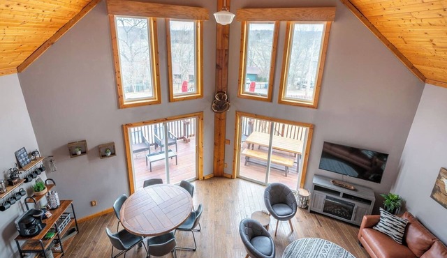 A-Frame, Bin-zebo & Gas Firepit, Walk to Finley