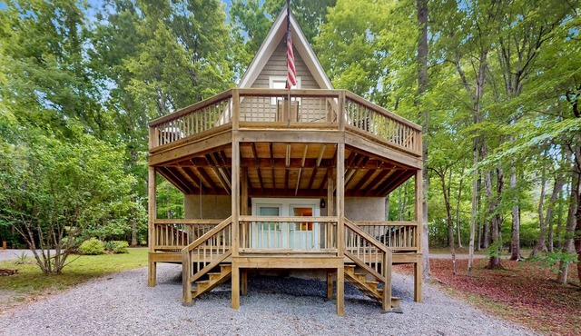 A Frame Cabin, Sleeps 9, Pickleball Court, Boat Slip