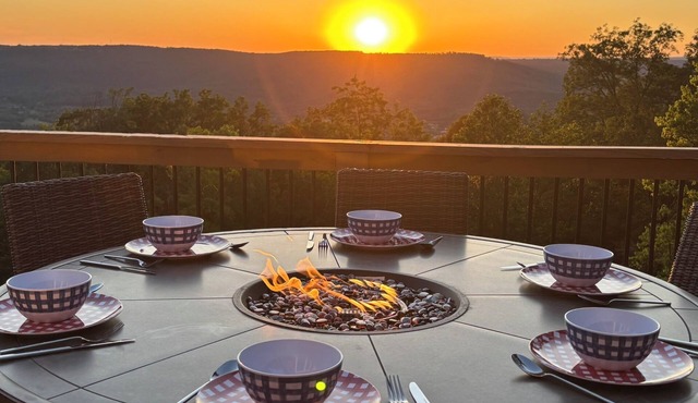 A-Frame Cabin/w Incredible Mountain & Sunset Views! Hang Gliders fly overhead