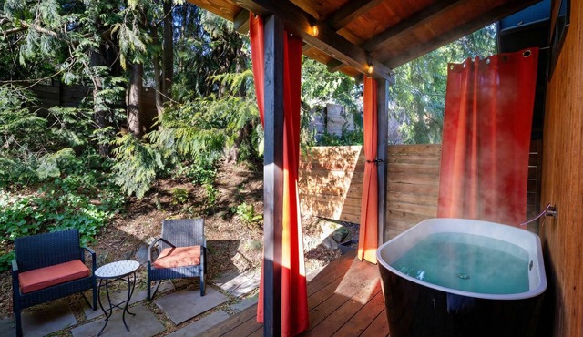 A-Frame Cabin w/Private Outdoor Soaking Tub