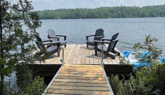 A-Frame Cottage on Lac Bataille, Val-des-Montsn