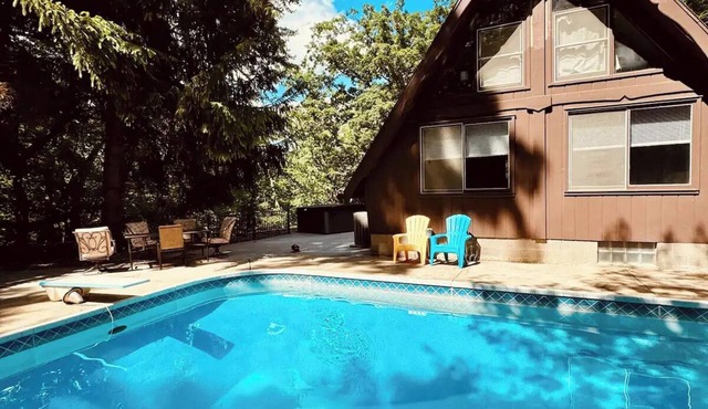 A-Frame Cozy Cabin/HOT TUB/Sleeps 6