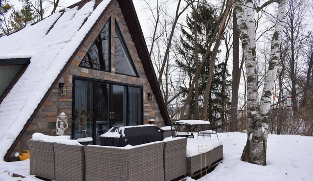 A-Frame Escape, Scenic River Views w/Sauna