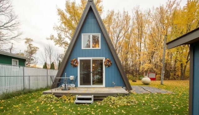A-frame, Fireplace,Private Lake Lot, Dock, Kayaks.