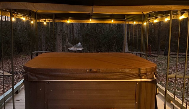 A-Frame Getaway! 3 beds, 2 baths, hot tub