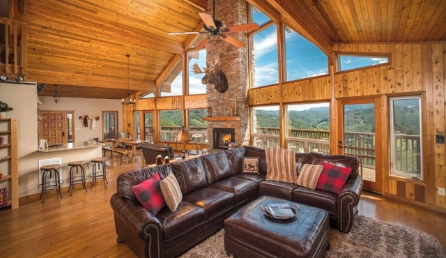 A-Frame, Grand Views, Hot Tub Mins to Boone & ASU