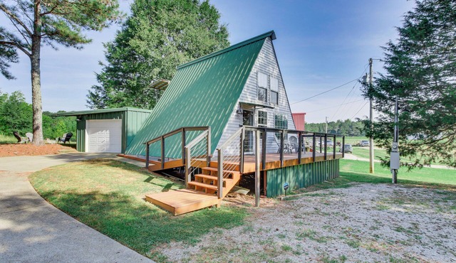 A-Frame Home ~ 6 Mi to Tennessee River!