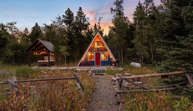 A-Frame - Hot Tub - Arcade - 35 min to Yellowstone!