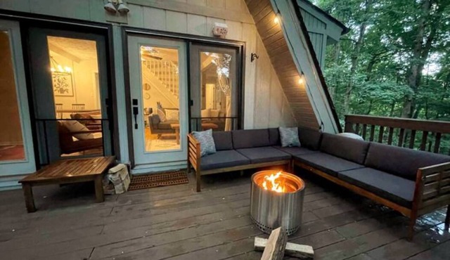 A-Frame near Shenandoah National Park - Pet friendly, EV Charger, Hot Tub