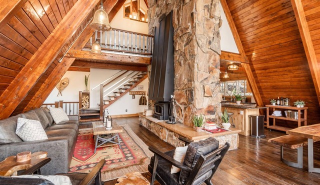 "A" Frame of Mind - 4 bed/3 bath, Close to Resort/Hiking, Hot Tub, Sauna, Views, Outdoor Fire Pit