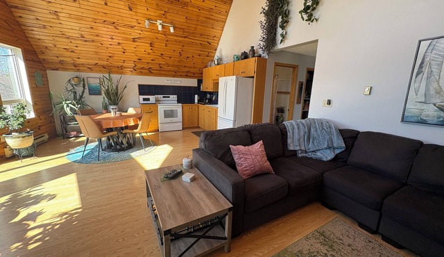 A-Frame Retreat in Beautiful Rossport. Minutes to Lake Superior and Hiking.