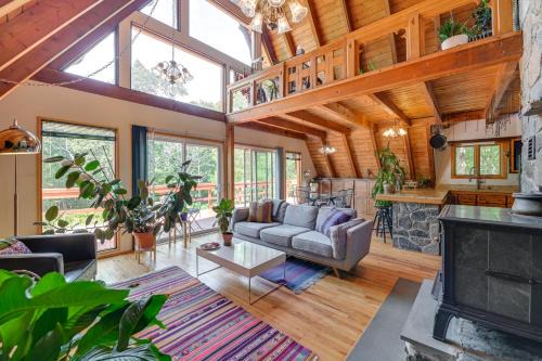 A-Frame Retreat Next to Grafton Lakes St Park