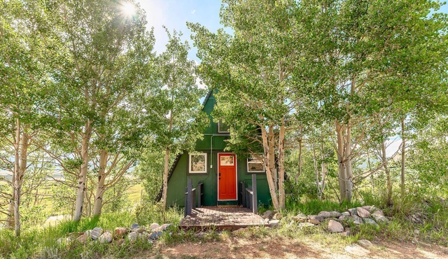 A-Frame Triangle Cabin - Hot tub - Panoramic Mountain Views