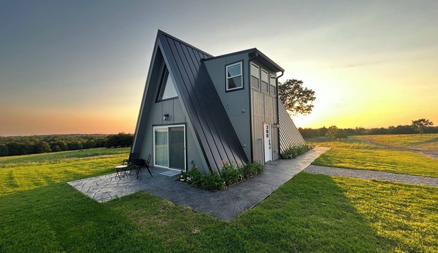 A-Frames at Harmony Hills, Exotic Animal Jeep Tours, Hot Tub, 320 Acre Ranch