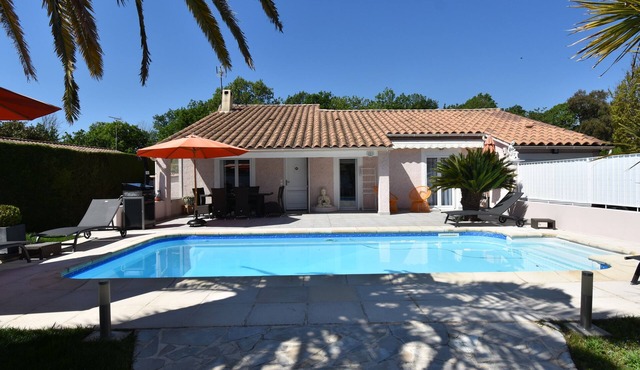 A FREJUS superb VILLA */Swimming pool 6 pers. Dom. Residence sec 4 kms beach