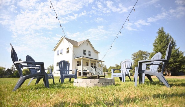 a Fresh Farmhouse near downtown Snohomish