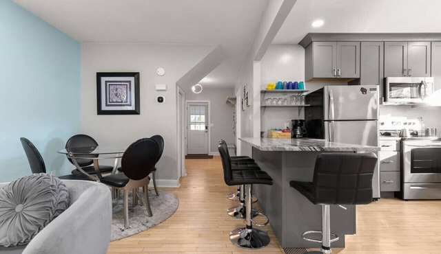 A Fresh, Modern Home * Great Locale Near Downtown Appleton