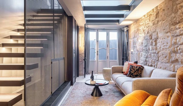 A Front-Row Seat to the Seine – Exclusive Île Saint-Louis Living
