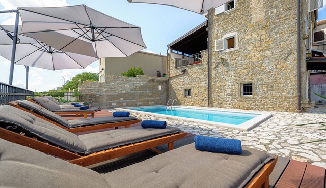 A fully renovated, classic istrian stone villa with swimming pool near Buje