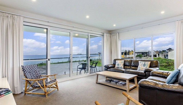 A fully self contained townhouse that offers sensational ocean views.