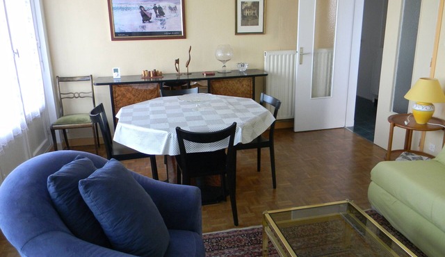 A furnished apartment close to the beach, Océanopolis and the botanical garden.