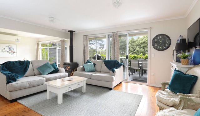 A Garden Retreat. Camellia Cottage.