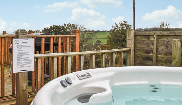 A fabulous pod sat in 115 acres of farmland with private hot tub.