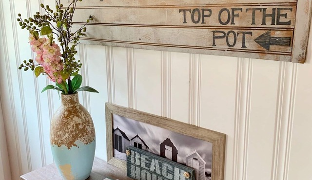 A Gem in Ptown: cozy retreat for all seasons! walk to beach.
