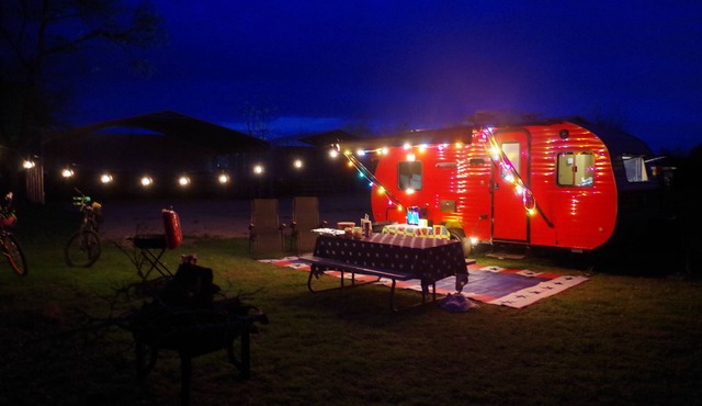 A gem of a stay! Adjacent to180 acre nature park with swimming & pickleball