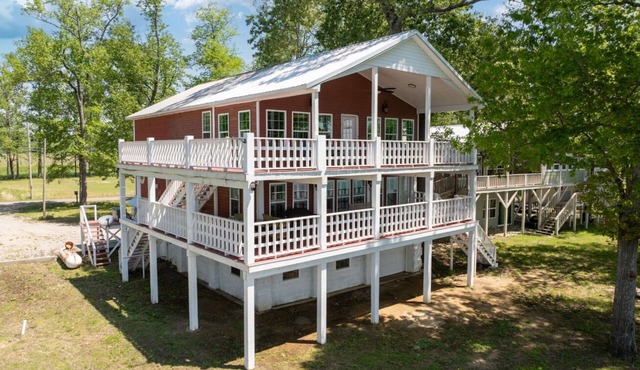 A Gem on the Beautiful Tennessee River: Perfect for gatherings and Retreats