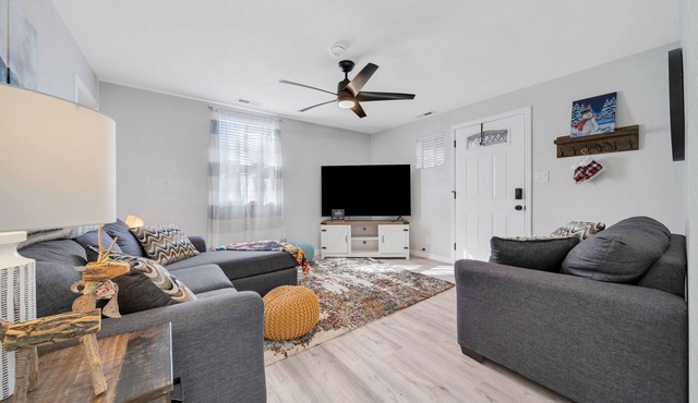 A gem Right on Historic RTE 66 with outdoor space. Walk to the action!