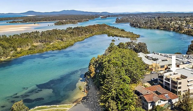 A genuine lifestyle haven overlooking the beautiful Nambucca River and ocean views.