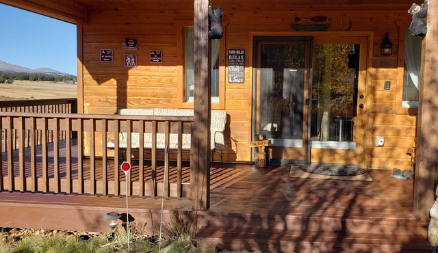 A Getaway Cabin Close to Breckenridge Ski Resort, Panoramic Views, Clean & Cozy