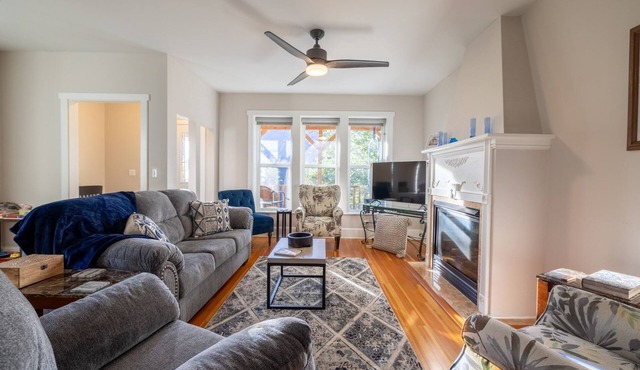A Glenwood Treasure-super Clean Great-location