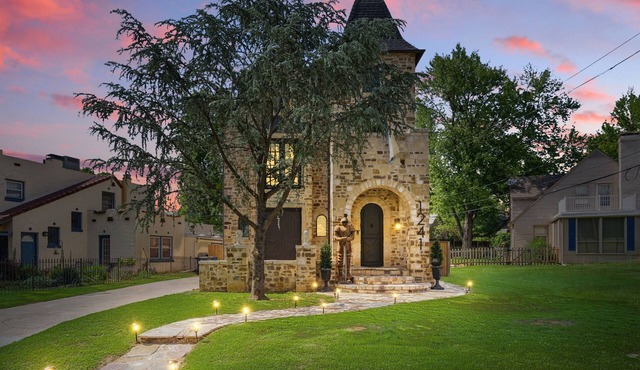 A Good Knight’s Rest | 3-Story Castle Near Gathering Place with Hot Tub & Fire Pit