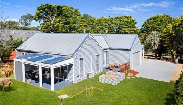 A gorgeous country cottage within walking distance of centre of village