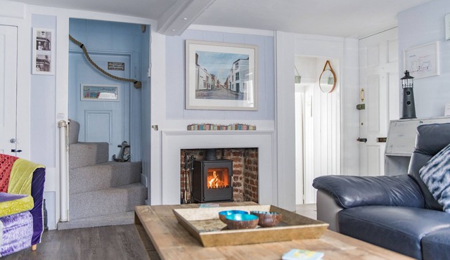 A gorgeous, dog Friendly, 3 bedroom seaside holiday home in the centre of Deal