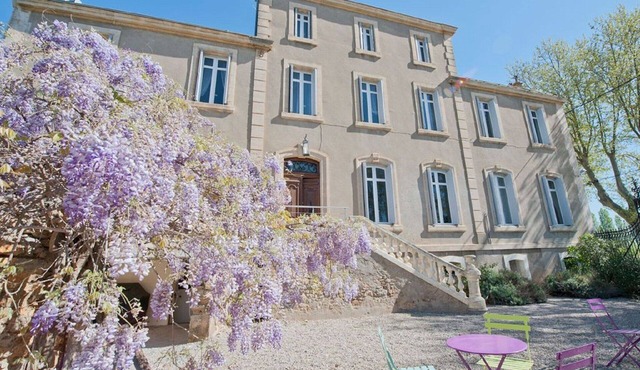 A Gorgeous Family Friendly Wine Chateaux in a thriving Village 7 bed, Sleeps 15