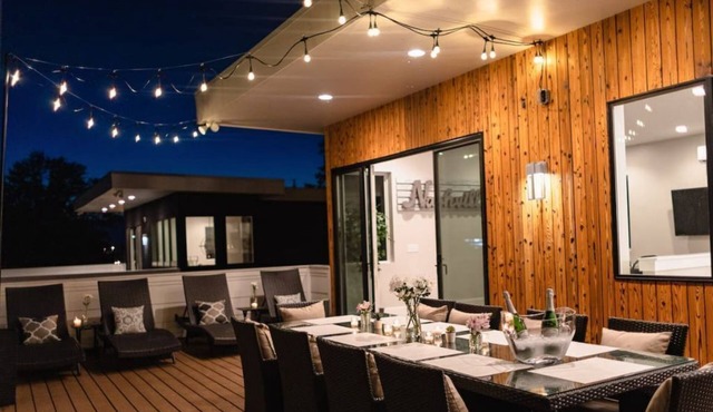 A Gorgeous Luxury Home 5 minutes to Broadway/Downtown