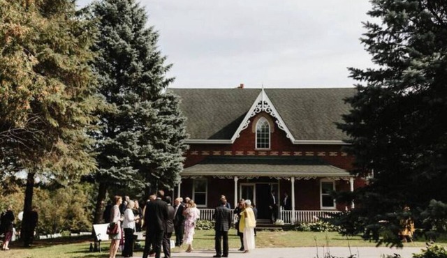 A Gorgeous Victorian Country Style Farm Stay!