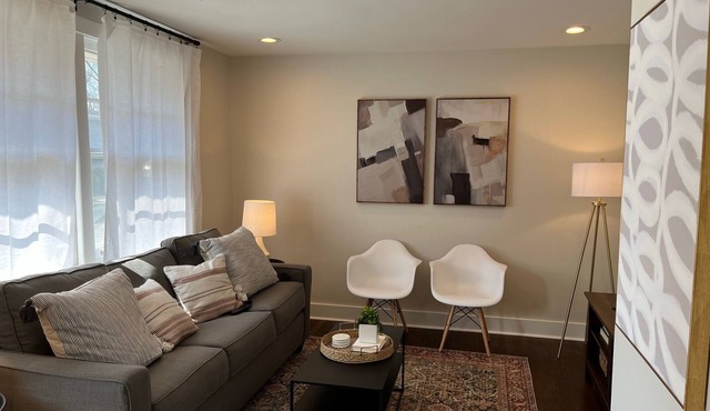 A Great Apartment In The Middle Of It All!