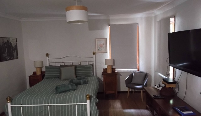 A great country escape for a couple in a bushland settingn