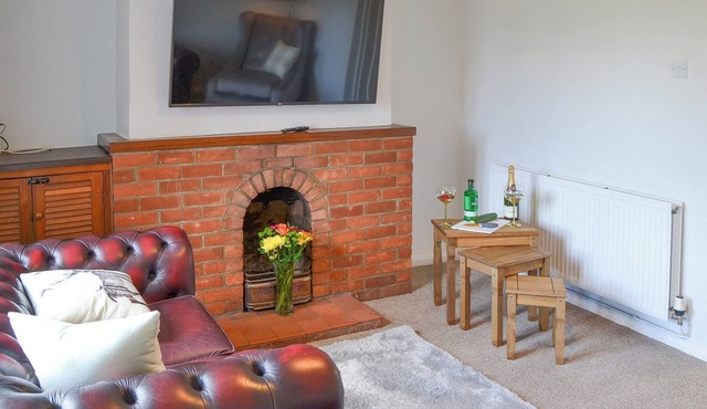 A great enclosed safe garden to enjoy and short walk to the village pub.