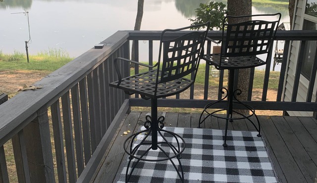 A Great Escape Lake Front Cottage on Waters Edge