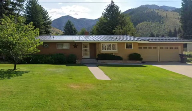 A great family property! Mid-century modern house in town