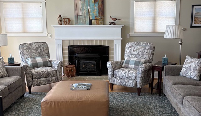 A Great FAMILY READY Four Season Lake House.